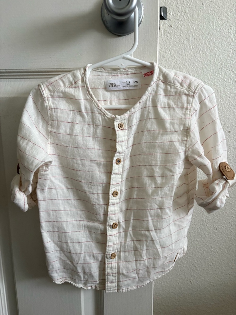 Zara Cream Button-Front Casual Shirt with Thin Red Stripes
